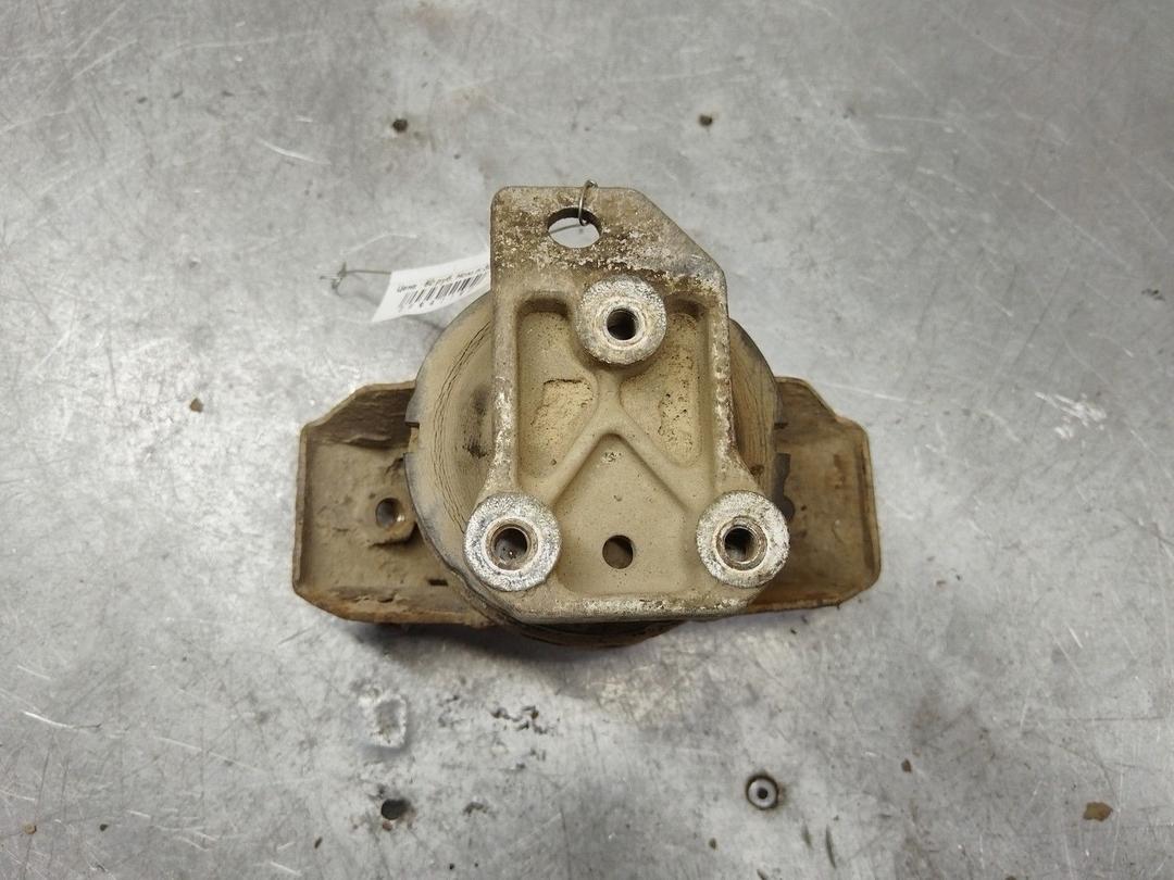 Подушка крепления двигателя 09ZNH5 Volkswagen Passat купить