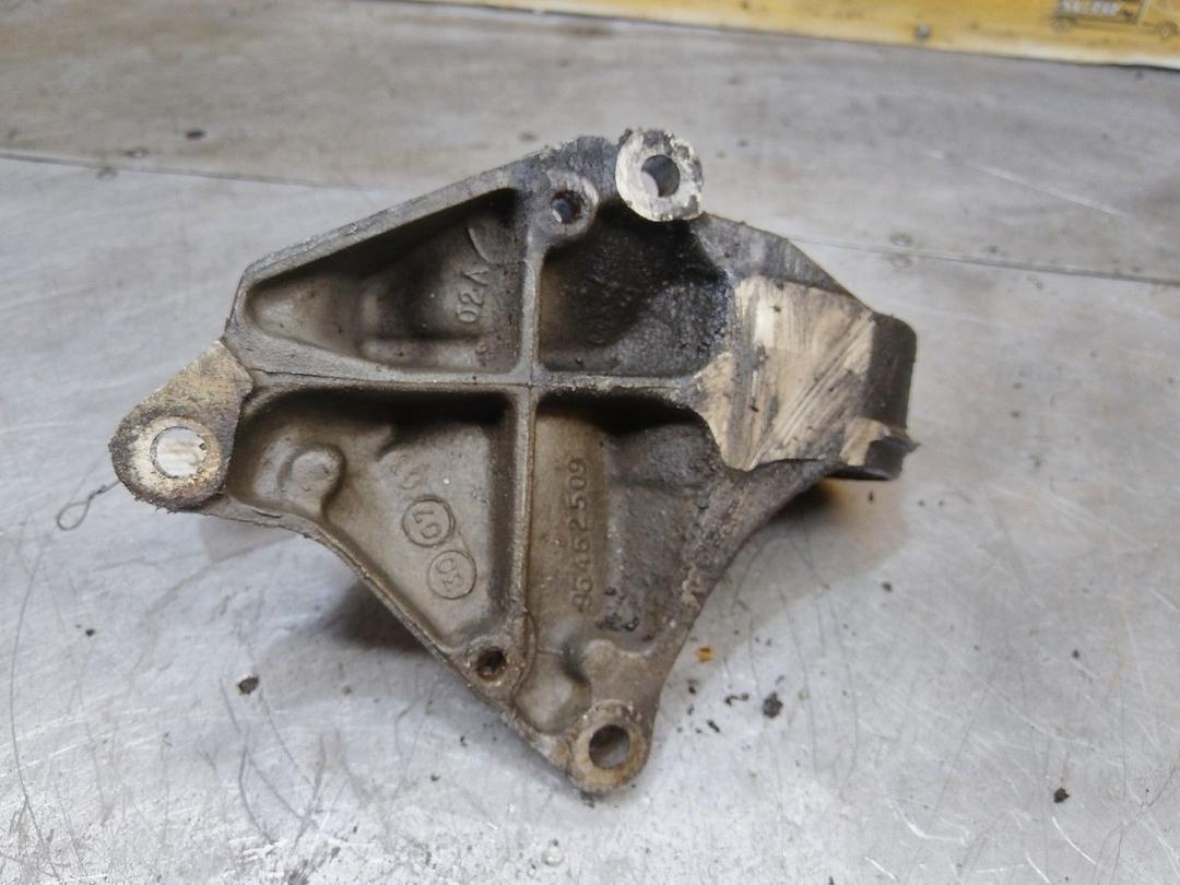 Кронштейн полуоси IR81P7 Peugeot 307 купить на авторазборке
