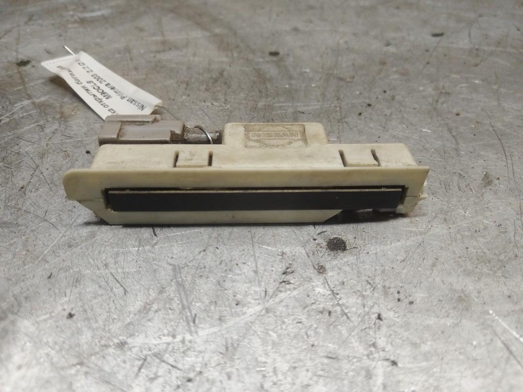 Кнопка открытия багажника M9OCL8 Nissan Primera