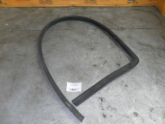 Уплотнитель двери передней левой P29H79 Opel Astra