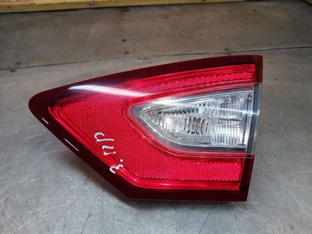 Фонарь крышки багажника правый 1IJTLN Ford Fusion