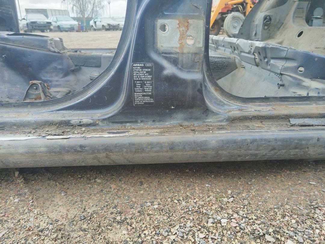 Стойка кузовная центральная левая W4UV7B Audi A4 купить