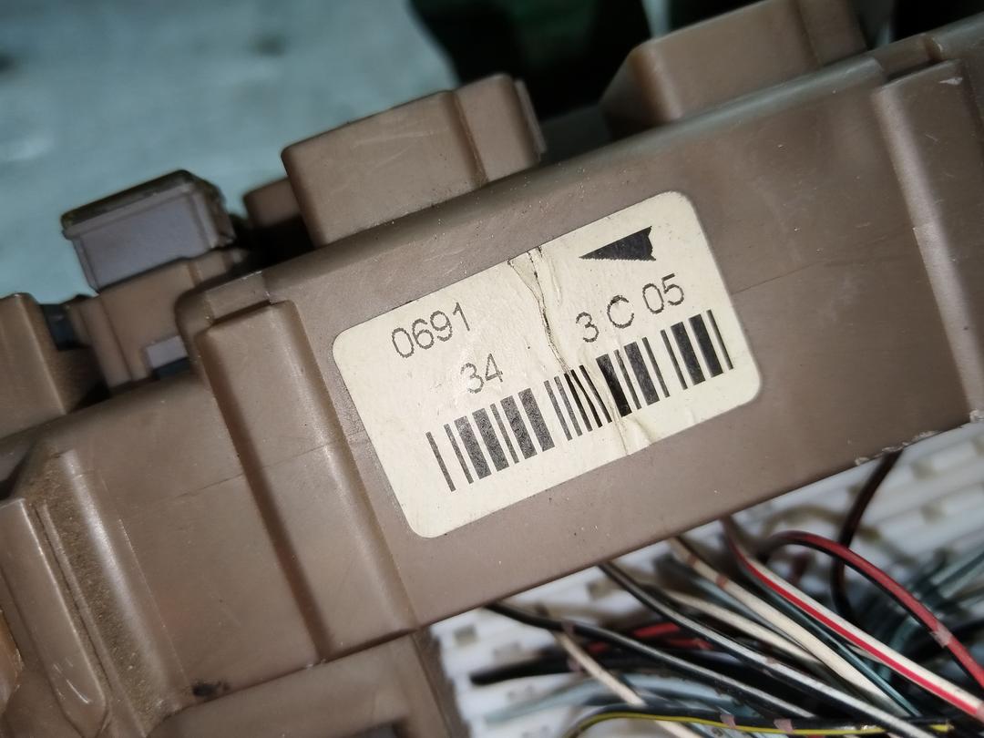 Блок предохранителей KPSE8W Toyota Corolla купить с доставкой