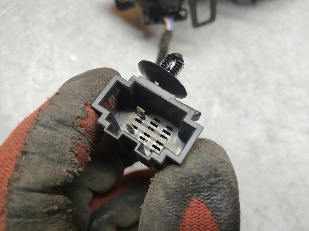 Ручка внутренняя задняя правая 1TH4LU Volkswagen Passat купить