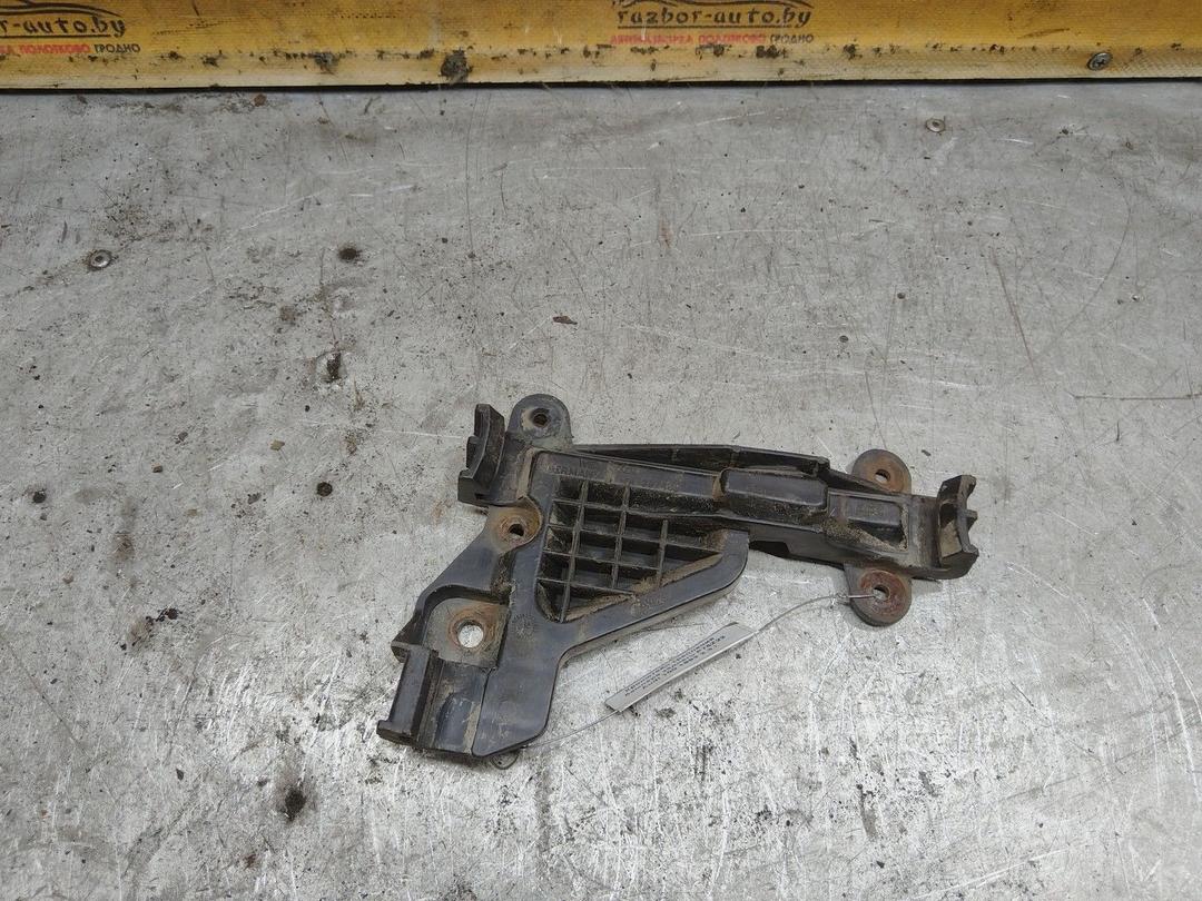 Кронштейн крепления бампера заднего P75Z22 Audi 100 купить