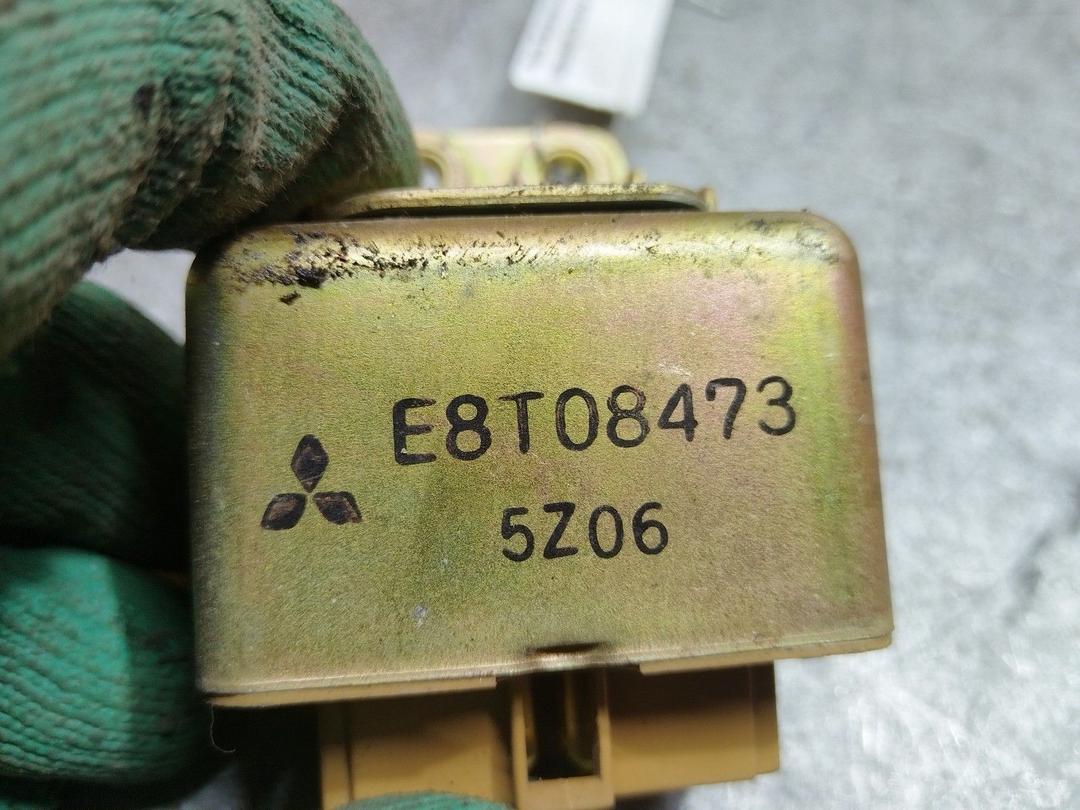 Реле бензонасоса W5YY2V Mitsubishi Carisma купить с доставкой