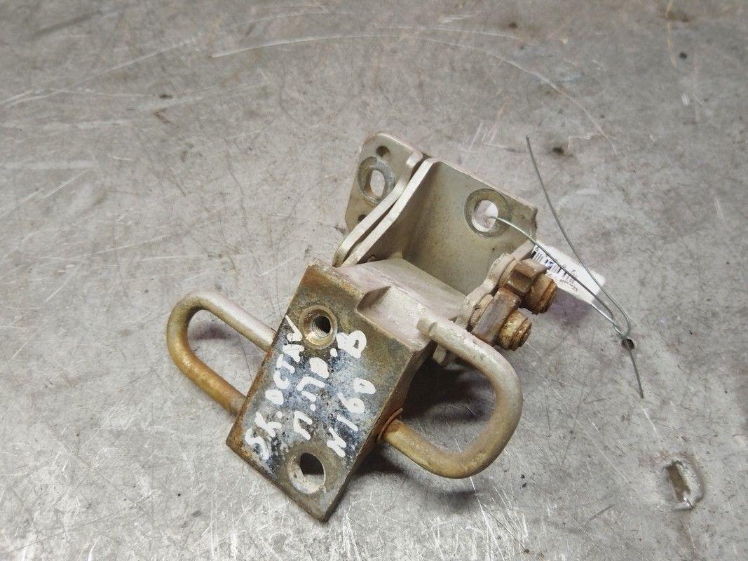 Петля двери передней правой NRJXNK Skoda Octavia купить