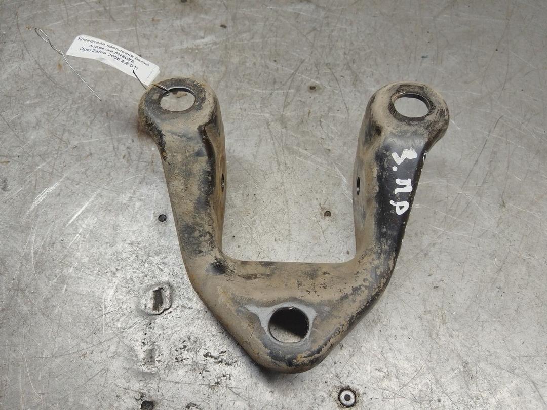 Кронштейн крепления балки подвески PN6UZ8 Opel Zafira