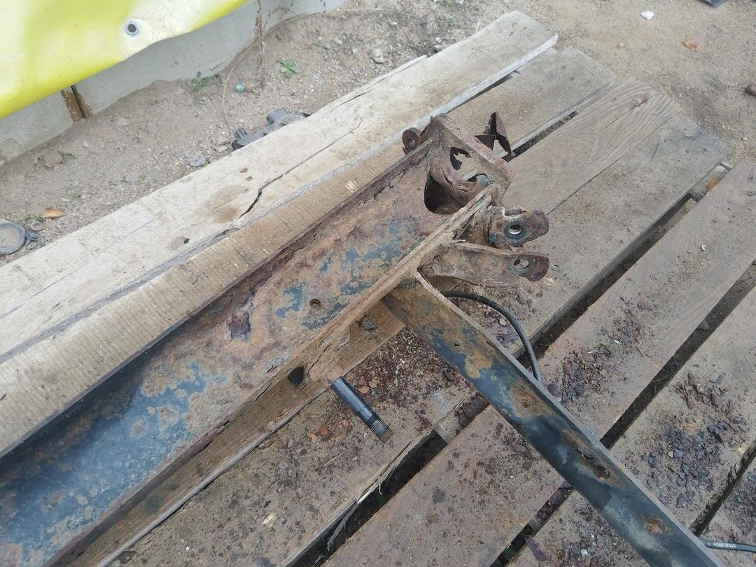 Балка подвески задняя 6U829X Nissan Primera undefined