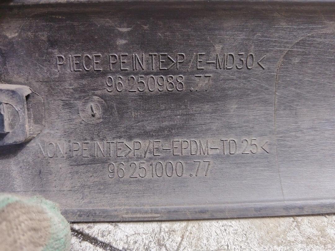 Молдинг двери передней левой ISDWL5 Peugeot 206 купить с доставкой