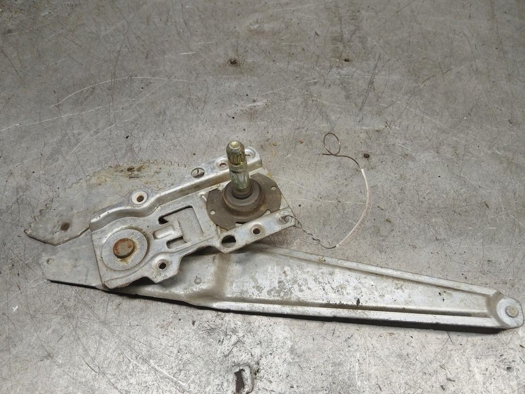 Стеклоподъемник задний левый W7CFL4 Mazda 323F