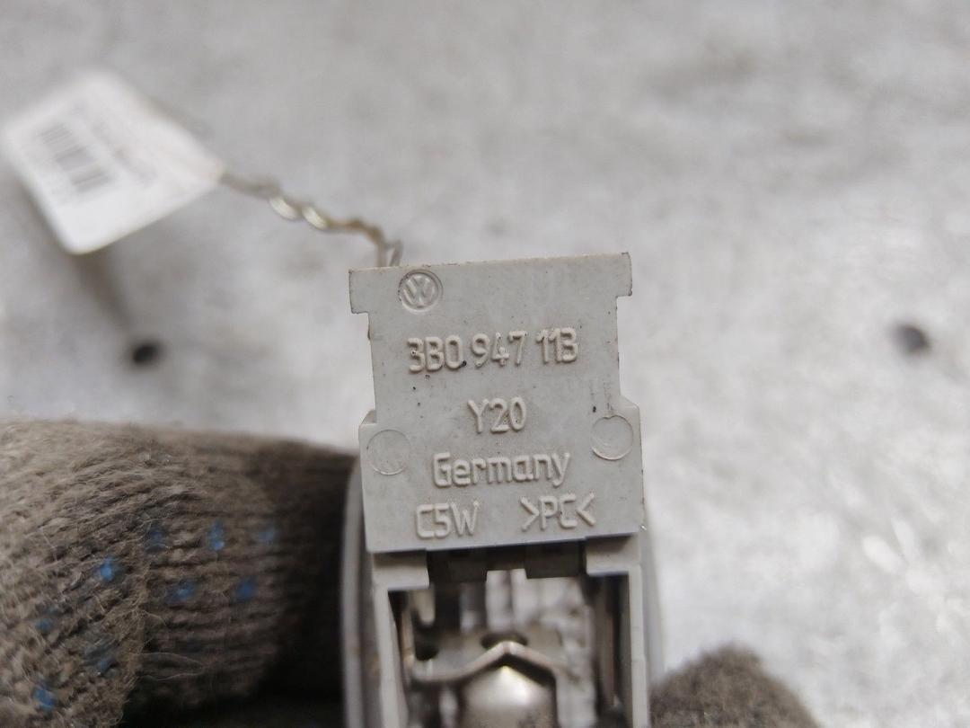 Фонарь салона (плафон) GZ9X40 Volkswagen Passat купить в магазине запчастей бу