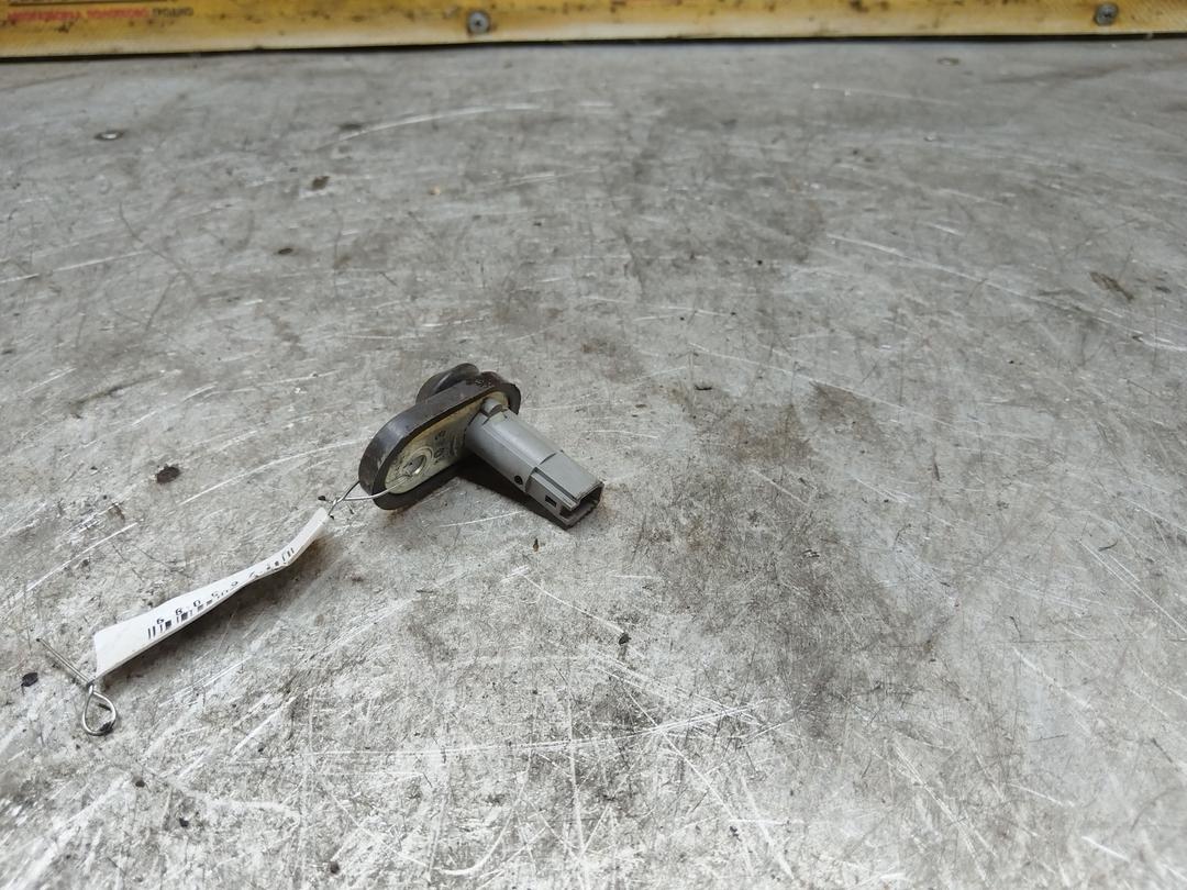 Выключатель концевой (концевик) WEIE1J Toyota Corolla купить с доставкой