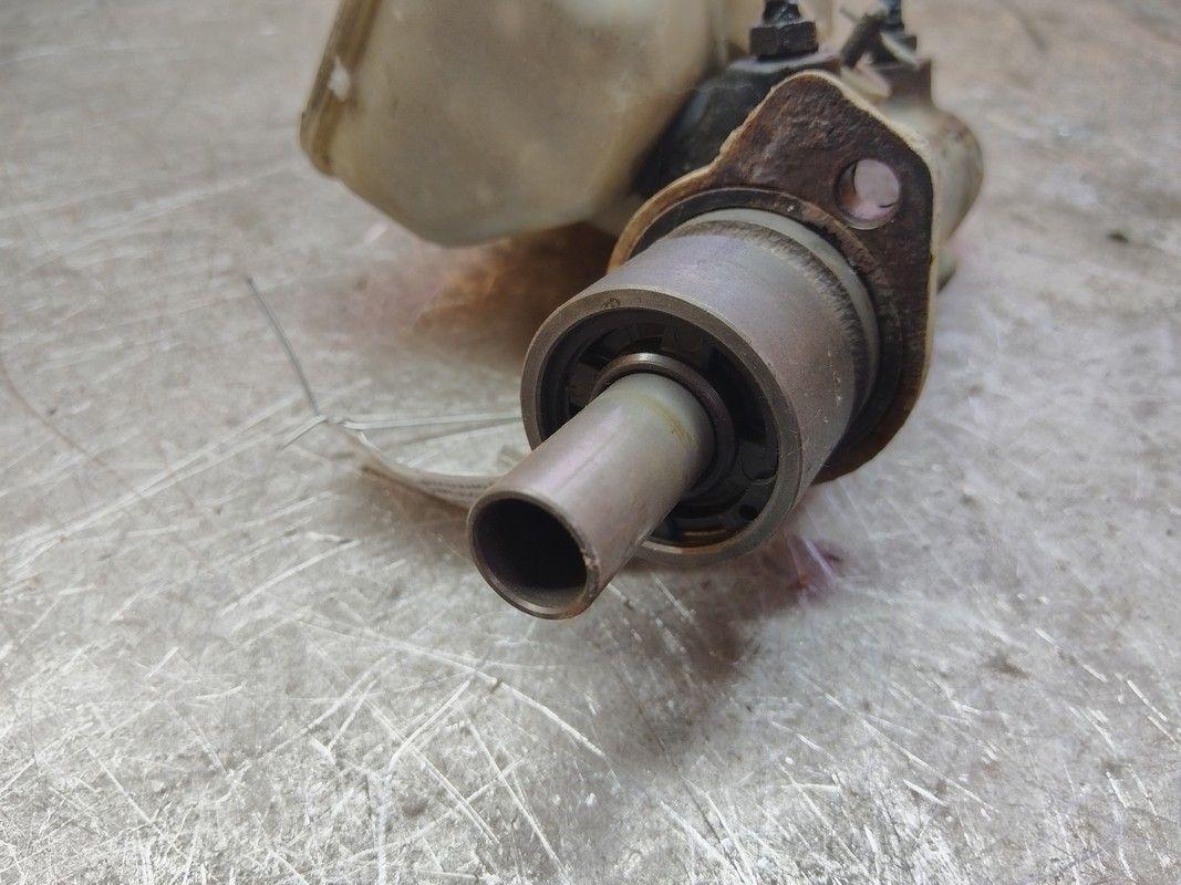 Цилиндр тормозной главный HRJIQ3 Citroen Evasion купить на авторазборке