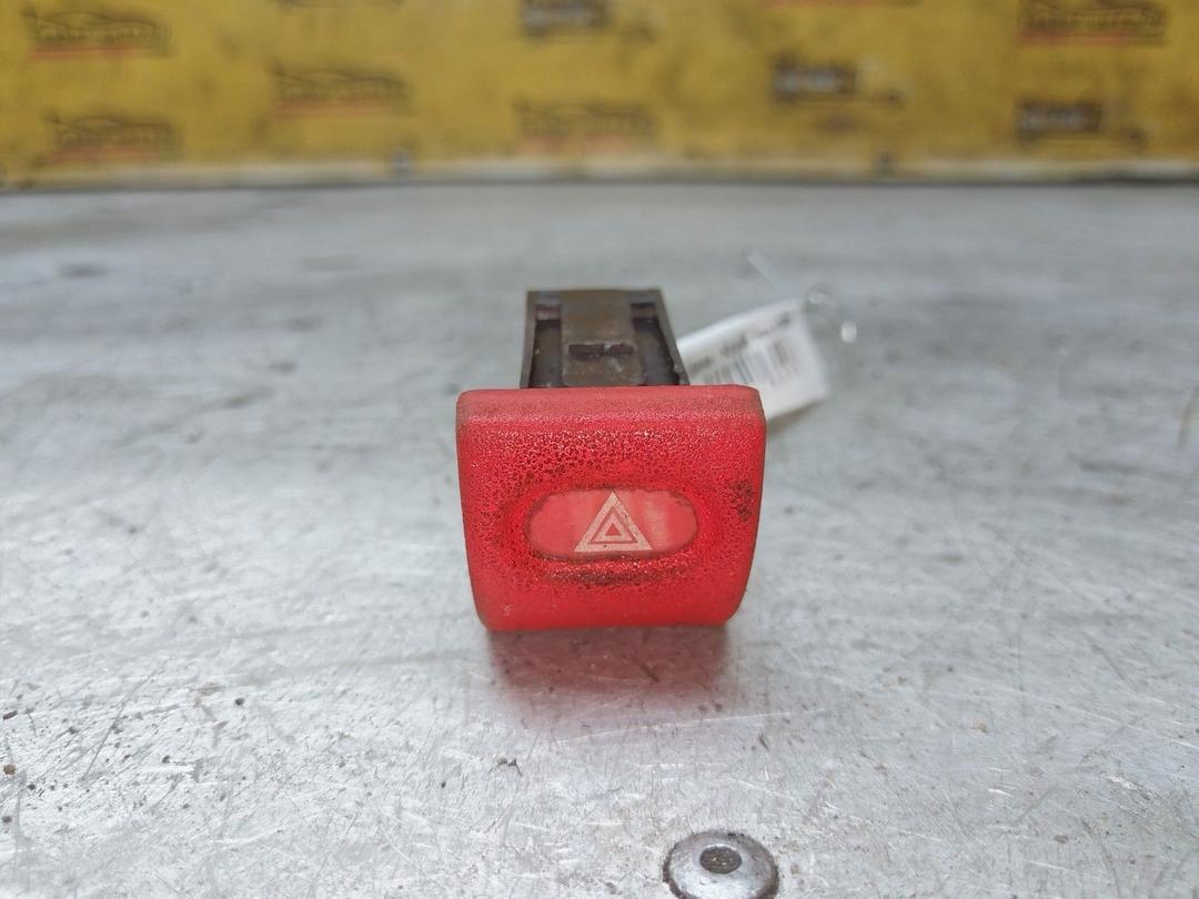 Кнопка аварийной сигнализации D2JN8Q Opel Astra - Фото 1