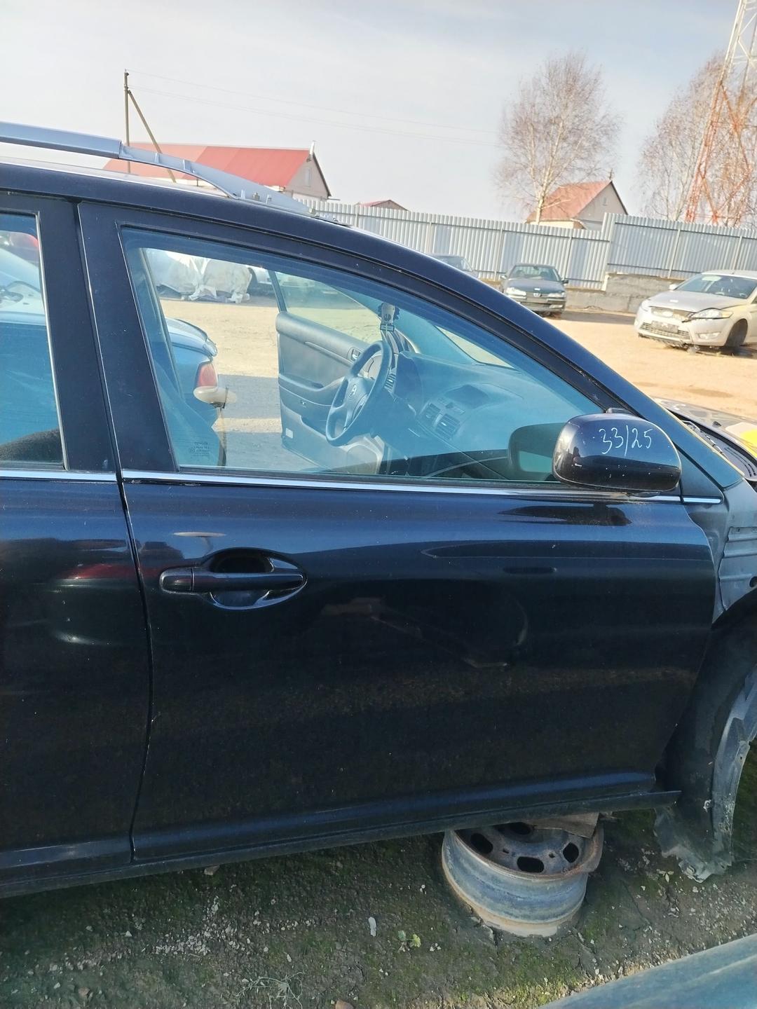 Петля двери передней правой L3YIFH Toyota Avensis