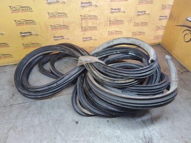 Уплотнитель 86UO6N Volkswagen Passat купить