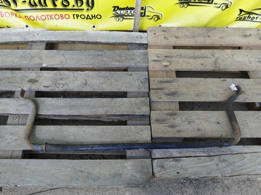 Стабилизатор подвески (поперечной устойчивости) передний UC0VWC Volkswagen Passat - Фото 1