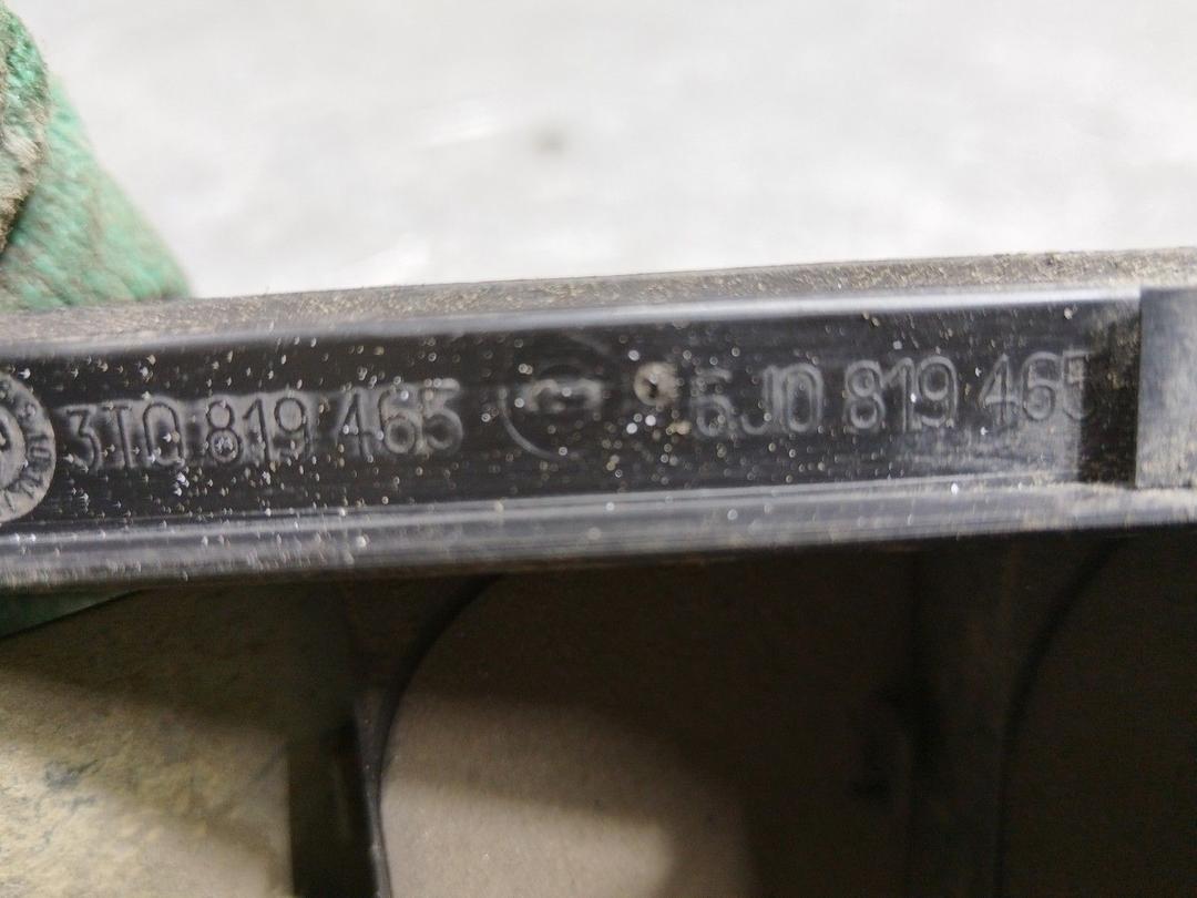 Решетка вентиляции кузова 1J0RT6 Skoda Fabia купить в магазине запчастей бу