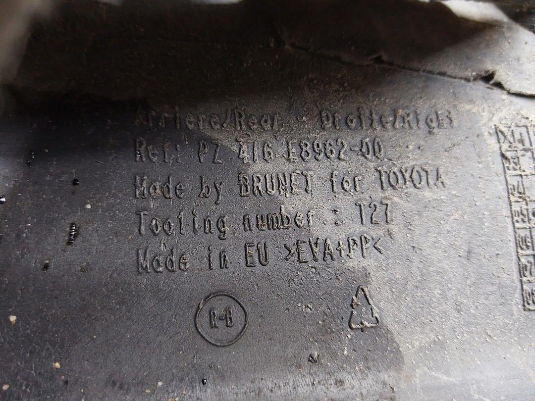 Брызговик URWI7P Toyota Corolla Verso купить в магазине запчастей бу