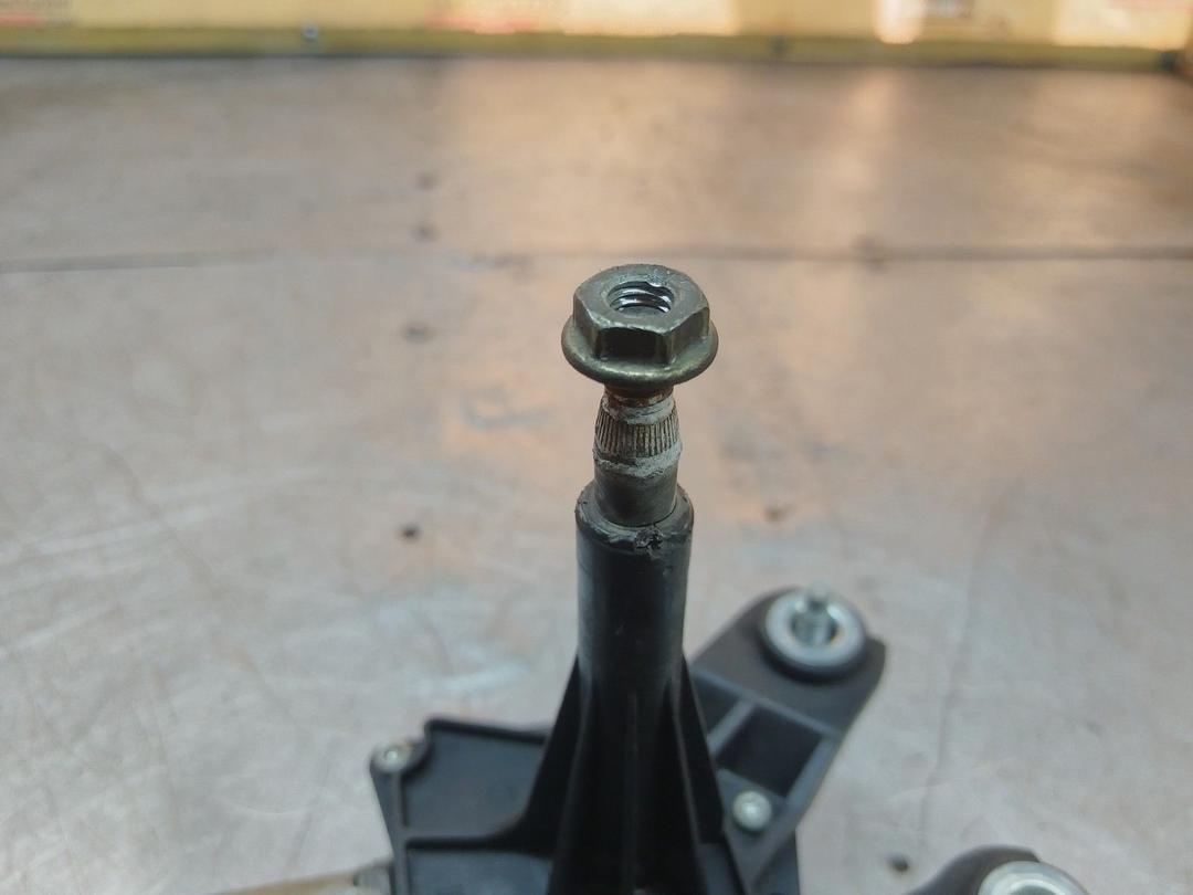 Моторчик заднего стеклоочистителя (дворника) AZ33QK Nissan Primera купить на авторазборке