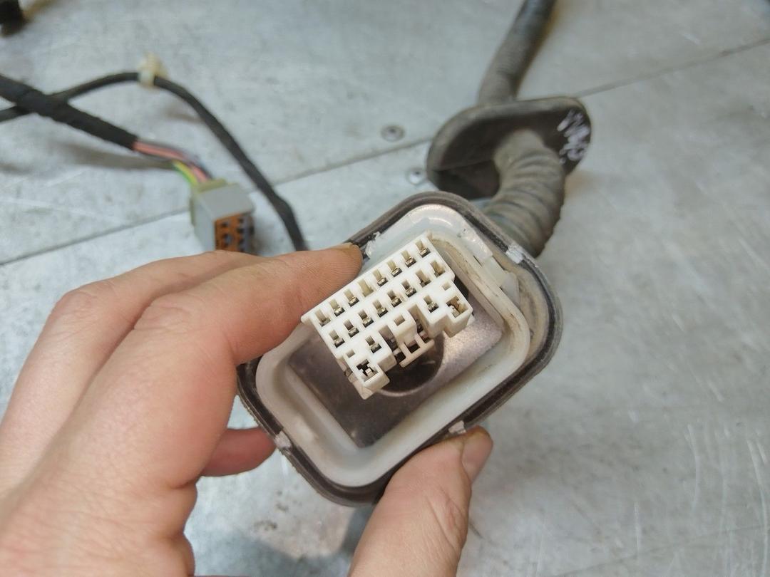 Проводка двери передней правой UL65Q5 Volvo V40 купить