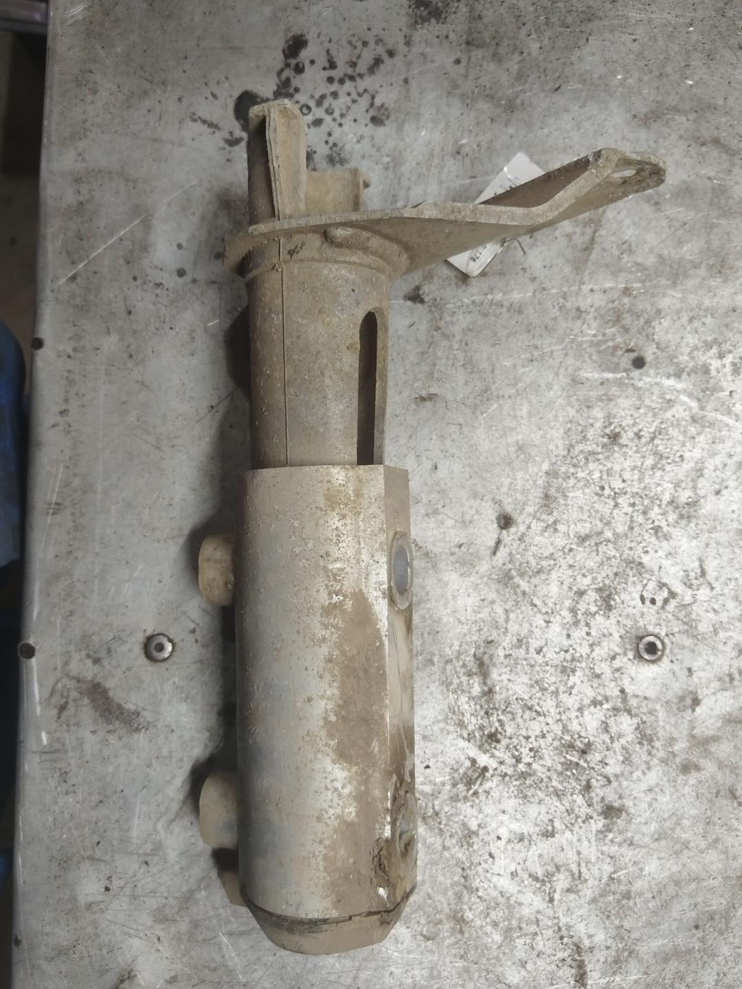 Клык бампера задний правый 8CDCT6 Audi 80 купить с доставкой