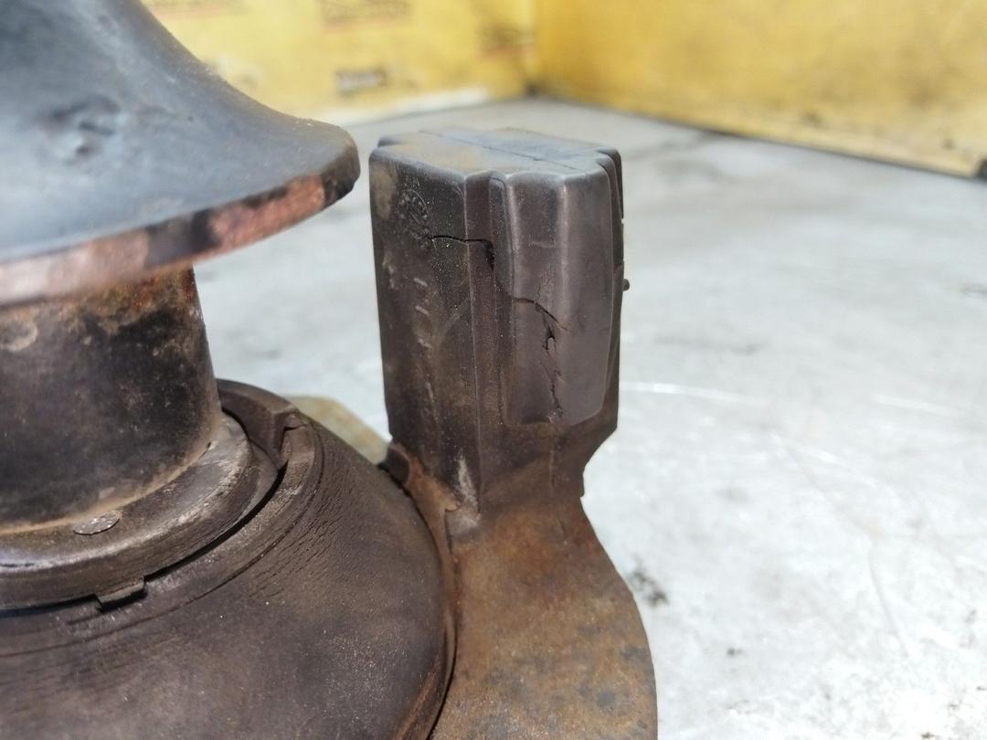 Подушка крепления двигателя 86SBE0 Renault Safrane купить в магазине запчастей бу