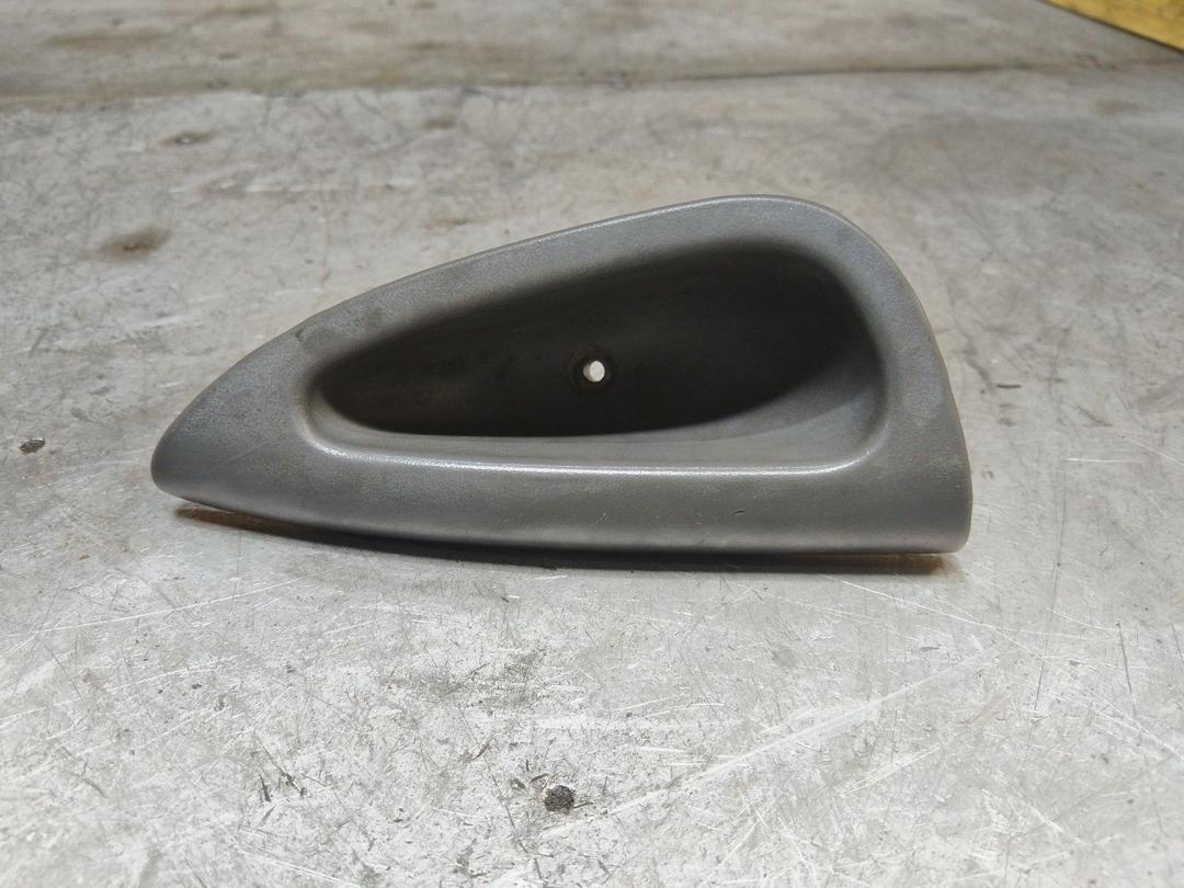 Ручка внутренняя задняя правая SVC7P8 Renault Scenic