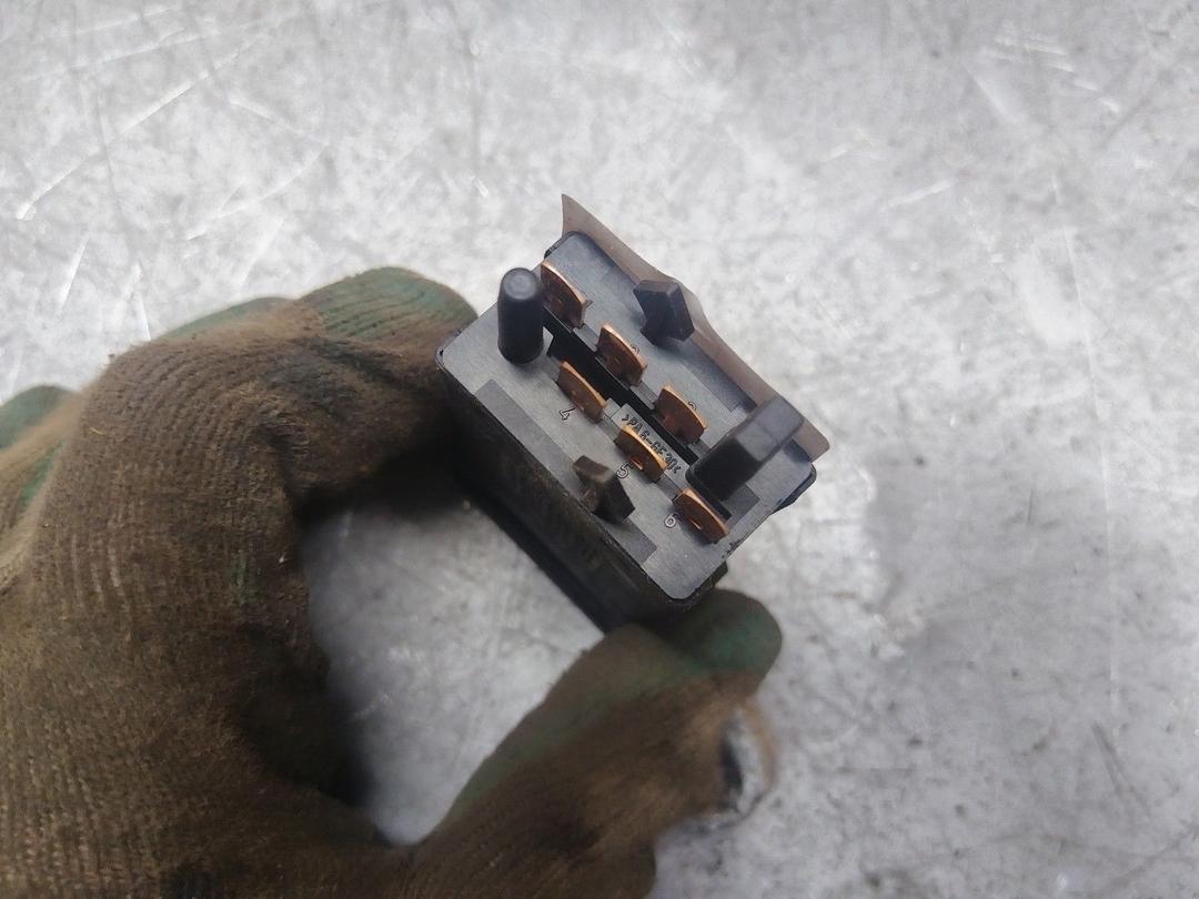 Кнопка подогрева заднего стекла O2QEND Volkswagen Golf купить с доставкой