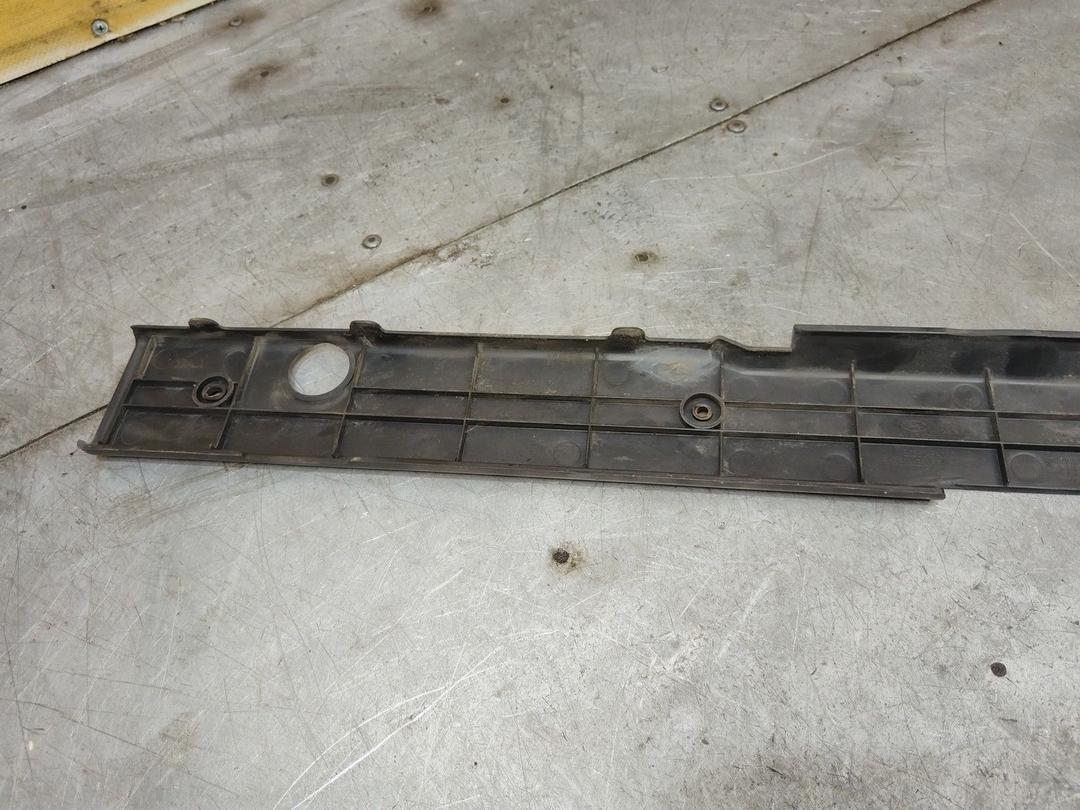  Накладка панели крепления облицовки (телевизора) 8ED95D Hyundai Trajet купить на авторазборке