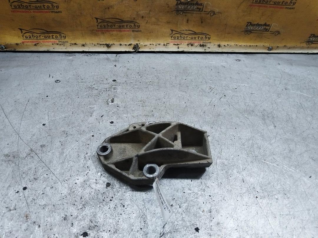 Кронштейн двигателя JU3L70 Peugeot 405