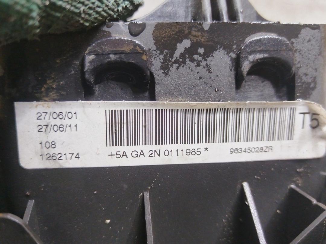 Подушка безопасности водителя PEFHEG Peugeot 307 купить на авторазборке