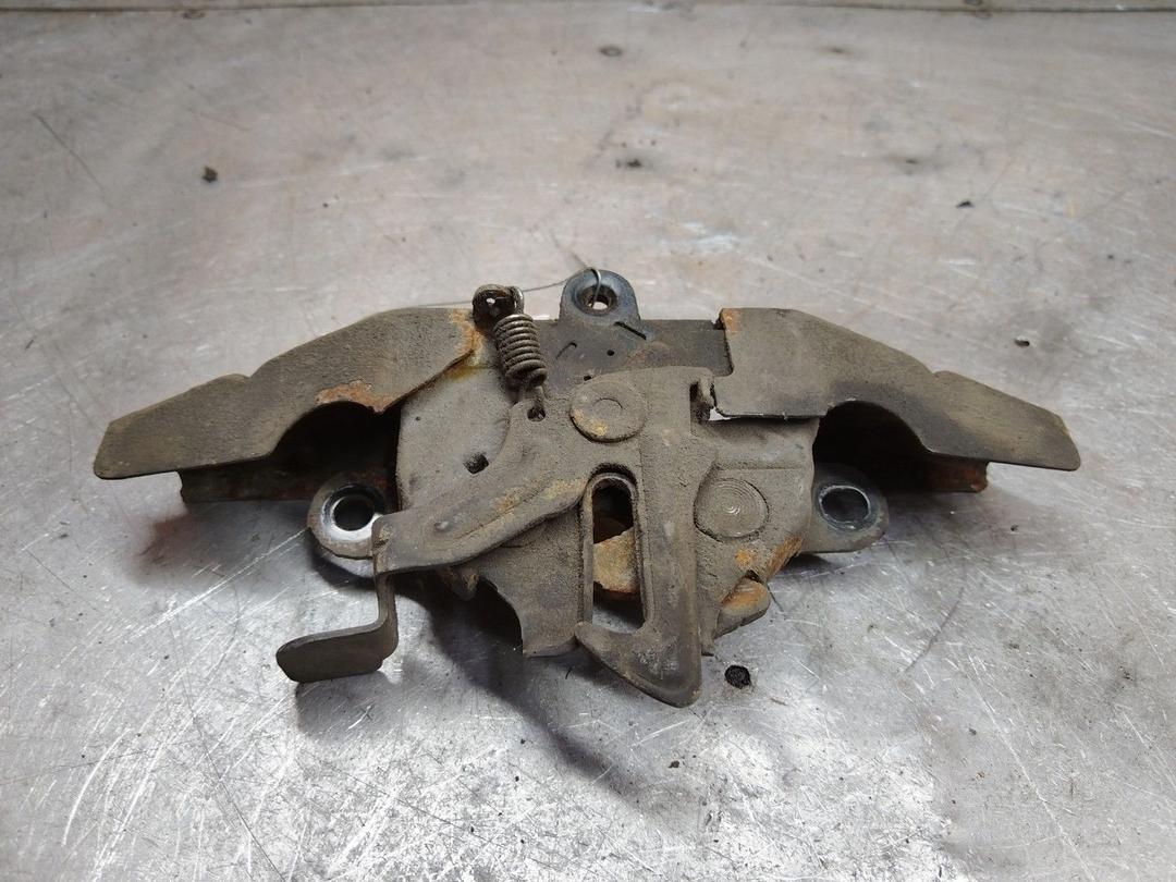 Замок капота Y9EYJ3 Toyota Corolla - Фото 1