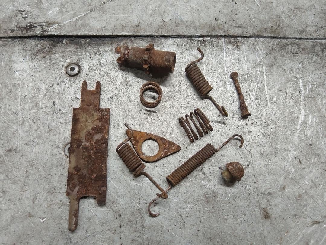 Механизм развода задних тормозных колодок левый VVA14J Subaru Forester купить