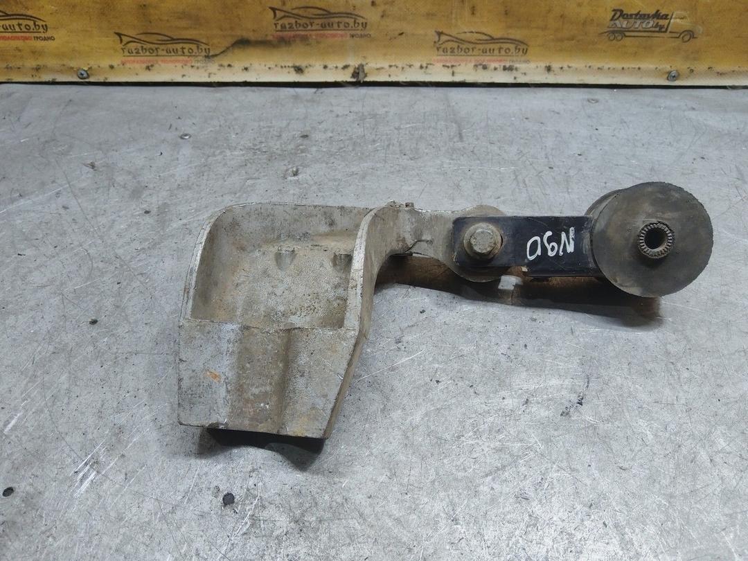 Кронштейн КПП XEWK28 Land-Rover Freelander купить в магазине запчастей бу