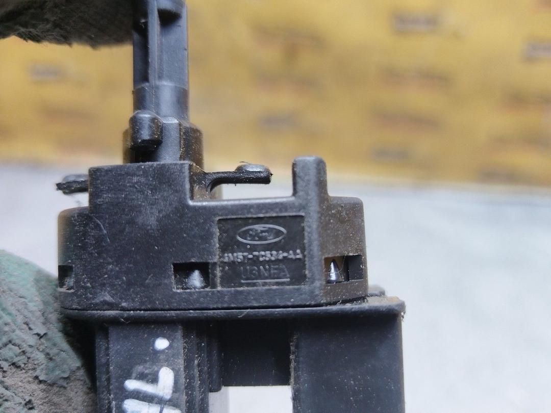 Датчик положения педали сцепления O24AE9 Ford Galaxy купить в магазине запчастей бу