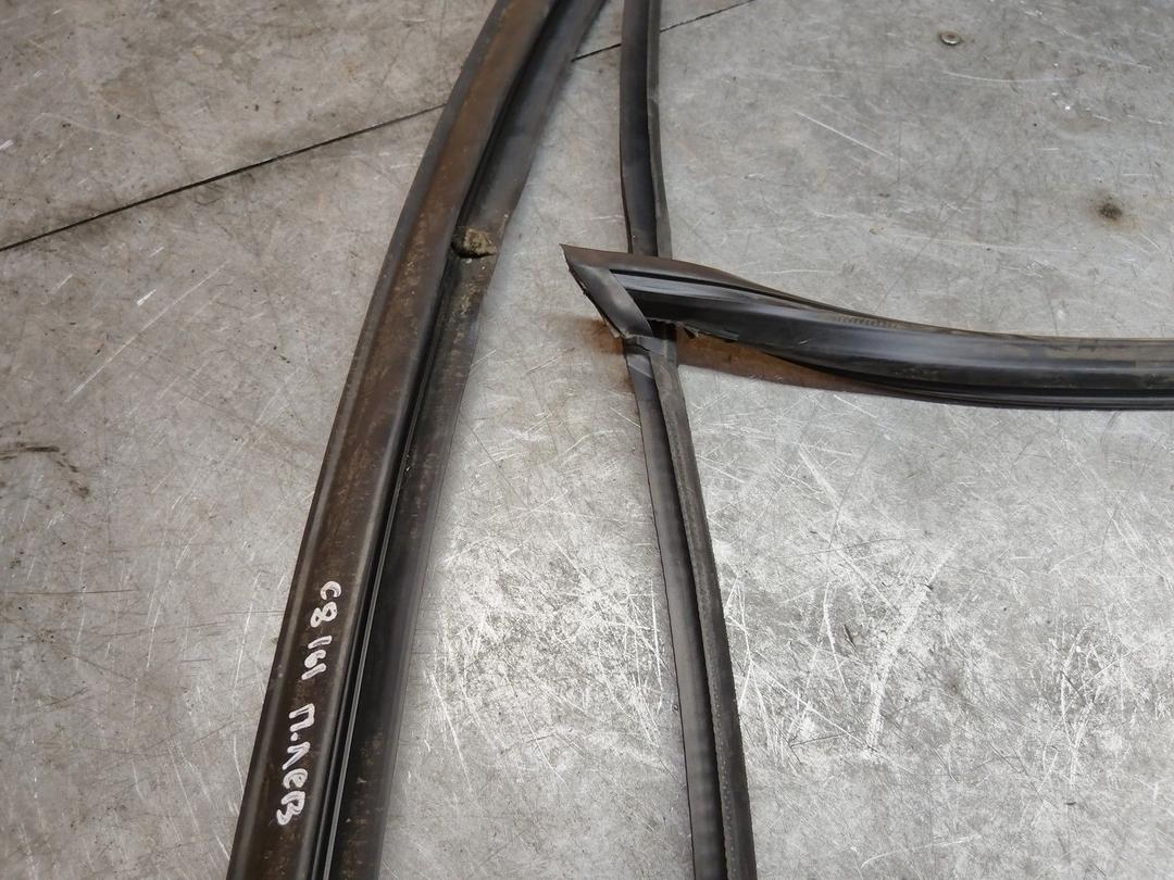 Уплотнитель двери передней левой M0SS05 Citroen C8 - Фото 2