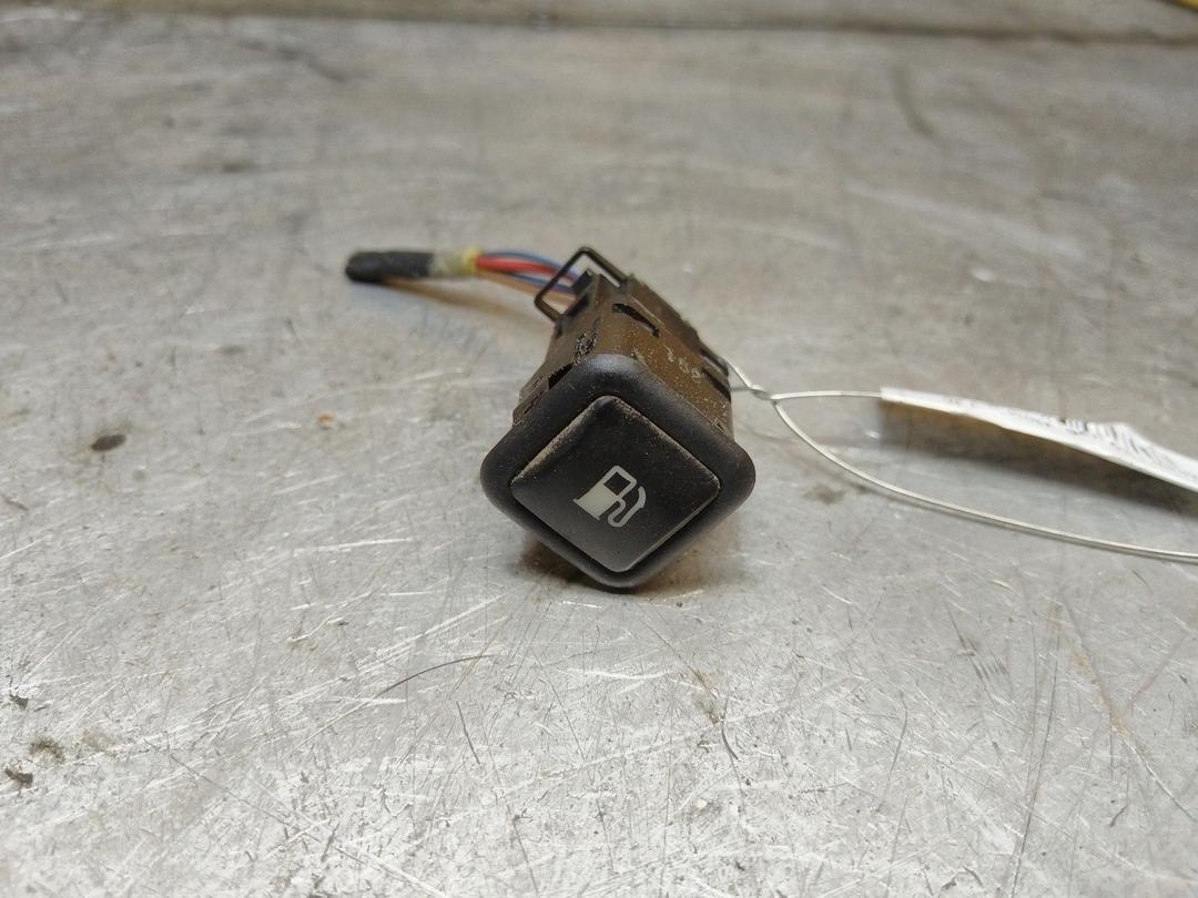 Кнопка открытия лючка топливного бака FD6Y6U Volkswagen Golf