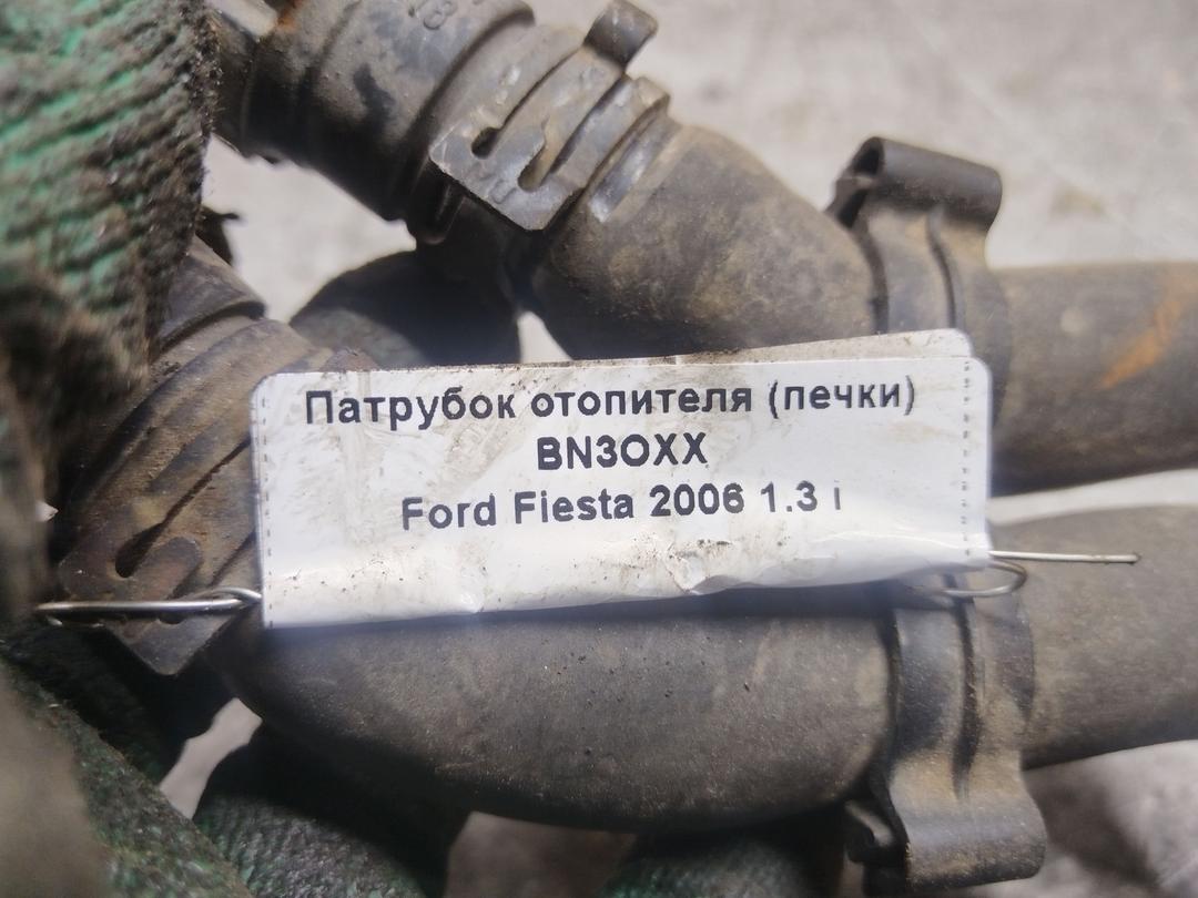 Патрубок отопителя (печки) BN3OXX Ford Fiesta