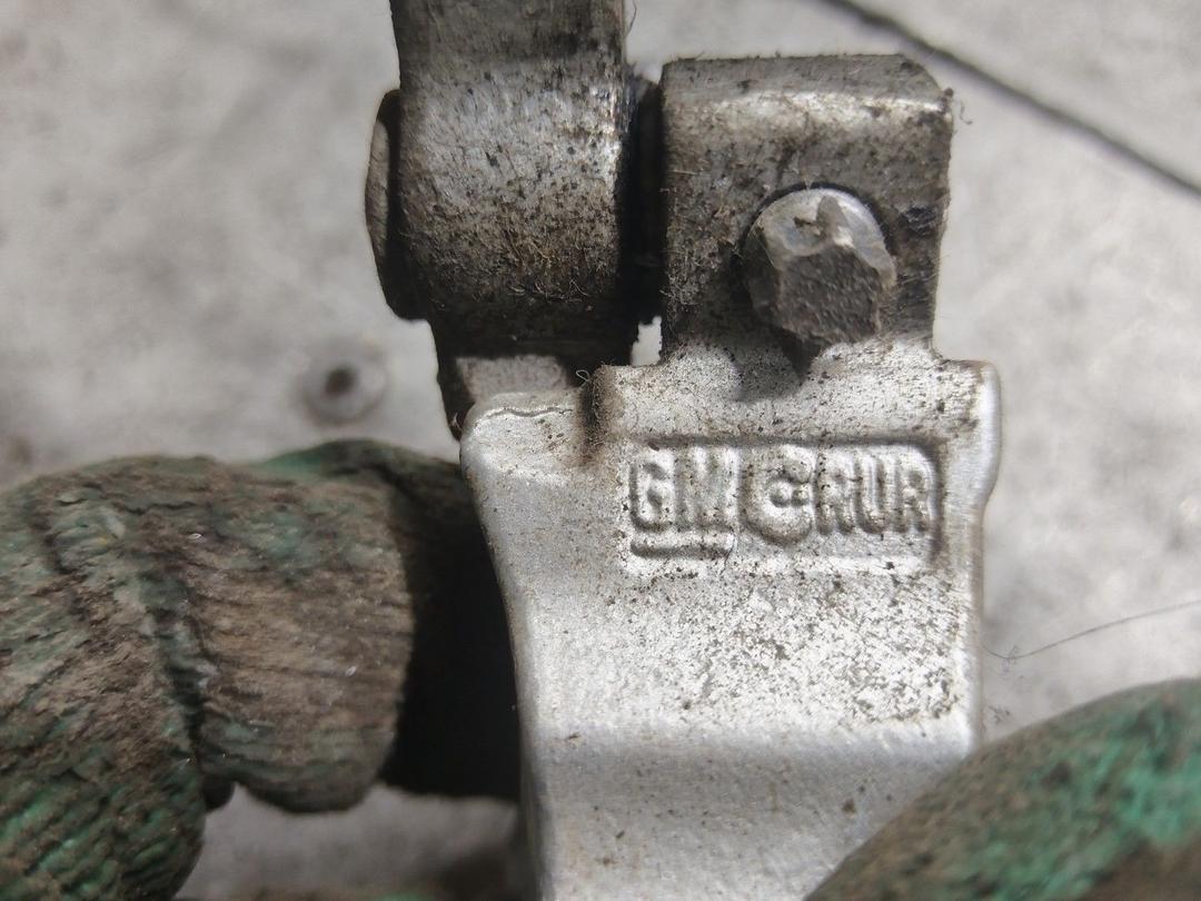 Петля двери задней правой D8H0V4 Opel Vectra купить на авторазборке