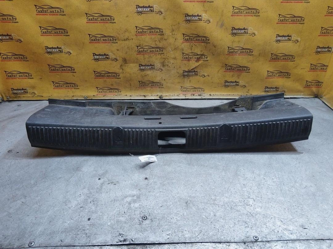 Накладка замка багажника 4W15S7 Skoda Fabia купить