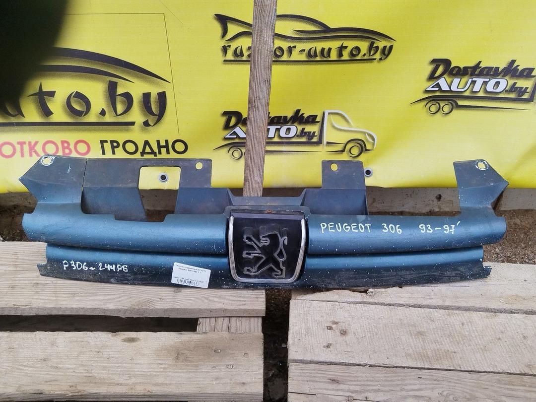 Решетка радиатора WF02T1 Peugeot 306