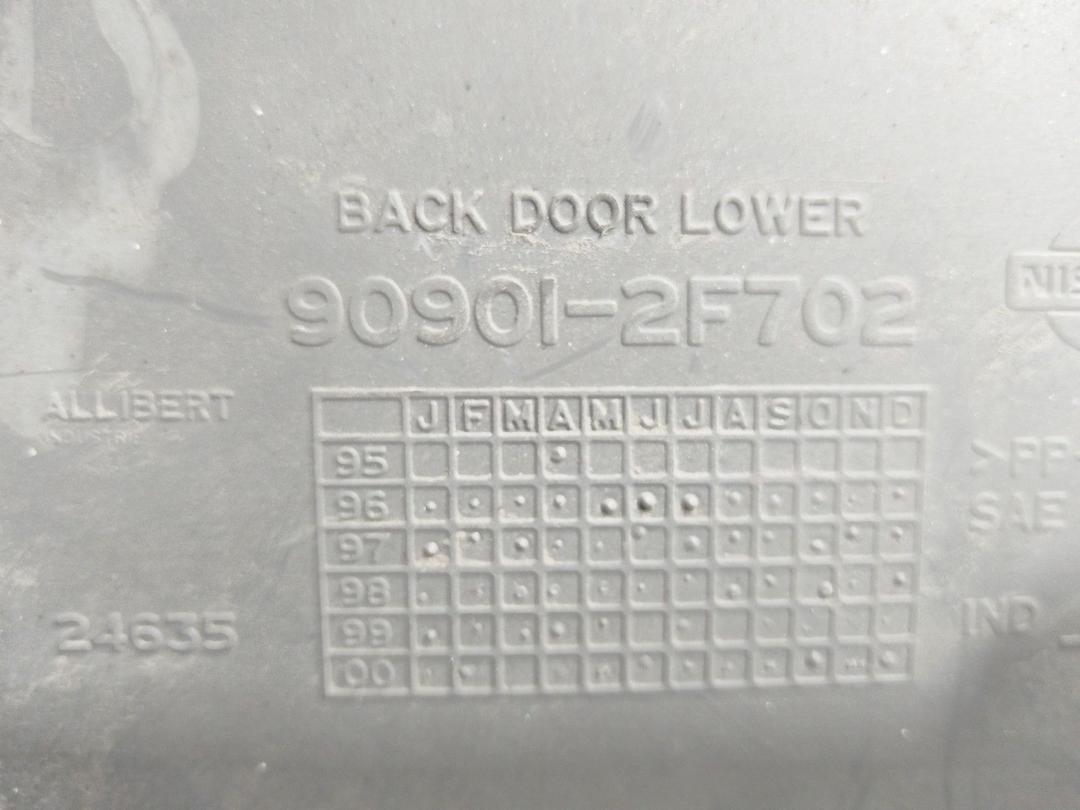 Обшивка крышки багажника I32FFP Nissan Primera купить в магазине запчастей бу