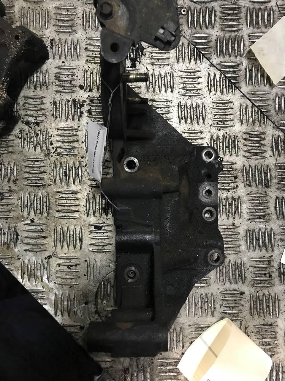 Кронштейн двигателя 17504O Mazda MPV - Фото 1