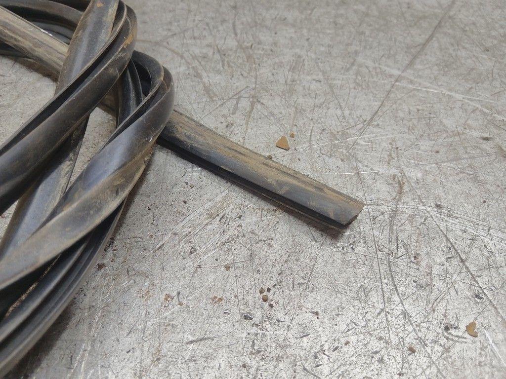 Уплотнитель стекла лобового ZD9SDV Audi 80 - Фото 4