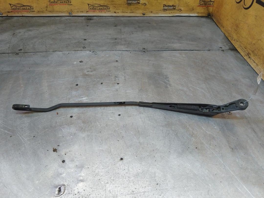 Щеткодержатель (поводок стеклоочистителя, дворник) JS285N Volkswagen Passat купить