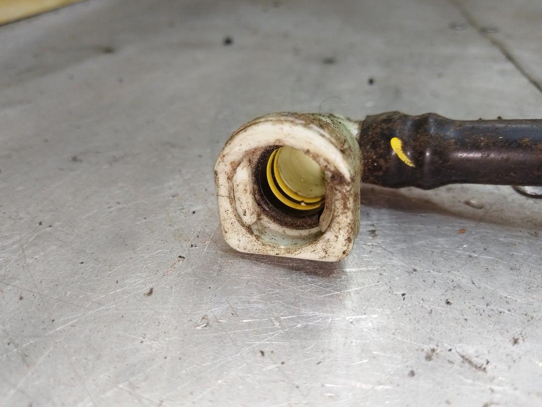 Трубка топливная XUKJY3 Kia Sorento купить в магазине запчастей бу