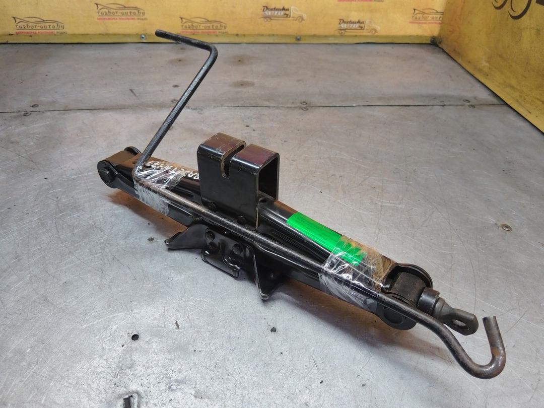 Домкрат JB6F1A Hyundai Trajet