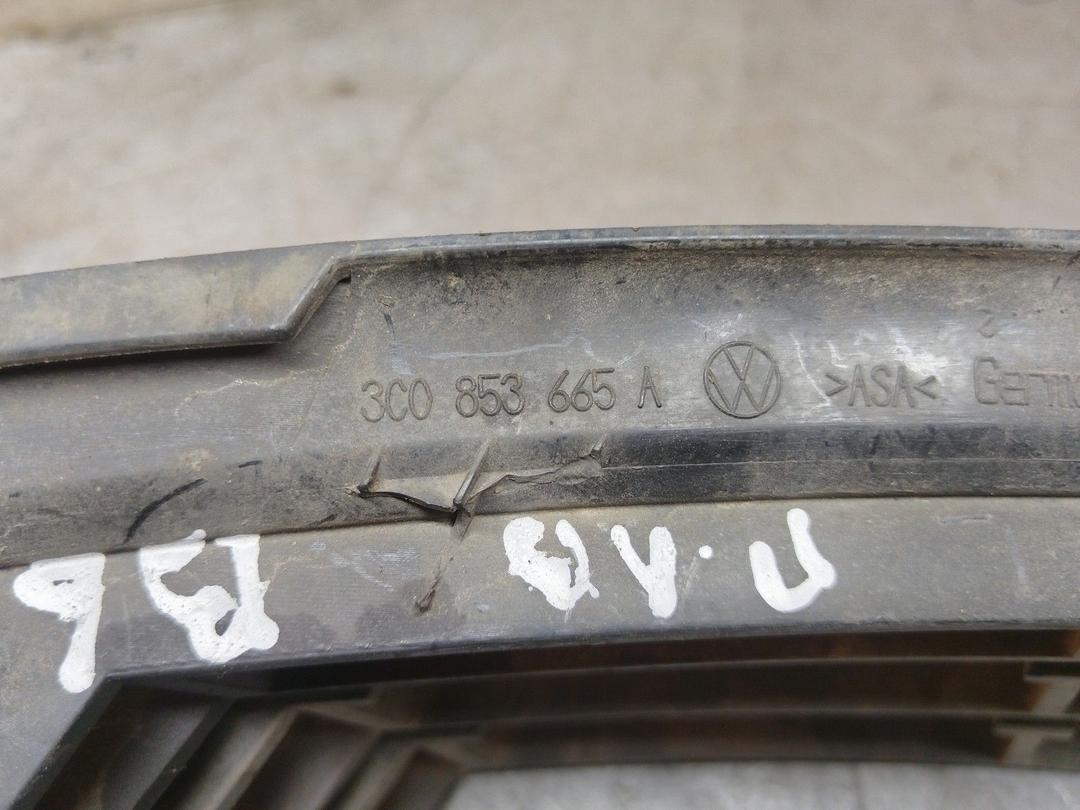 Заглушка (решетка) в бампер передний 86O7KG Volkswagen Passat купить в магазине запчастей бу